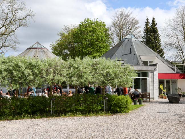 Læs historien med tantra og undervisning på Tigerens Rede.