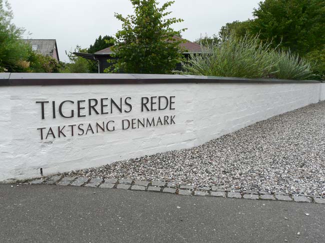 Har du spørgsmål om tantra? Kontakt Tigerens Rede her: